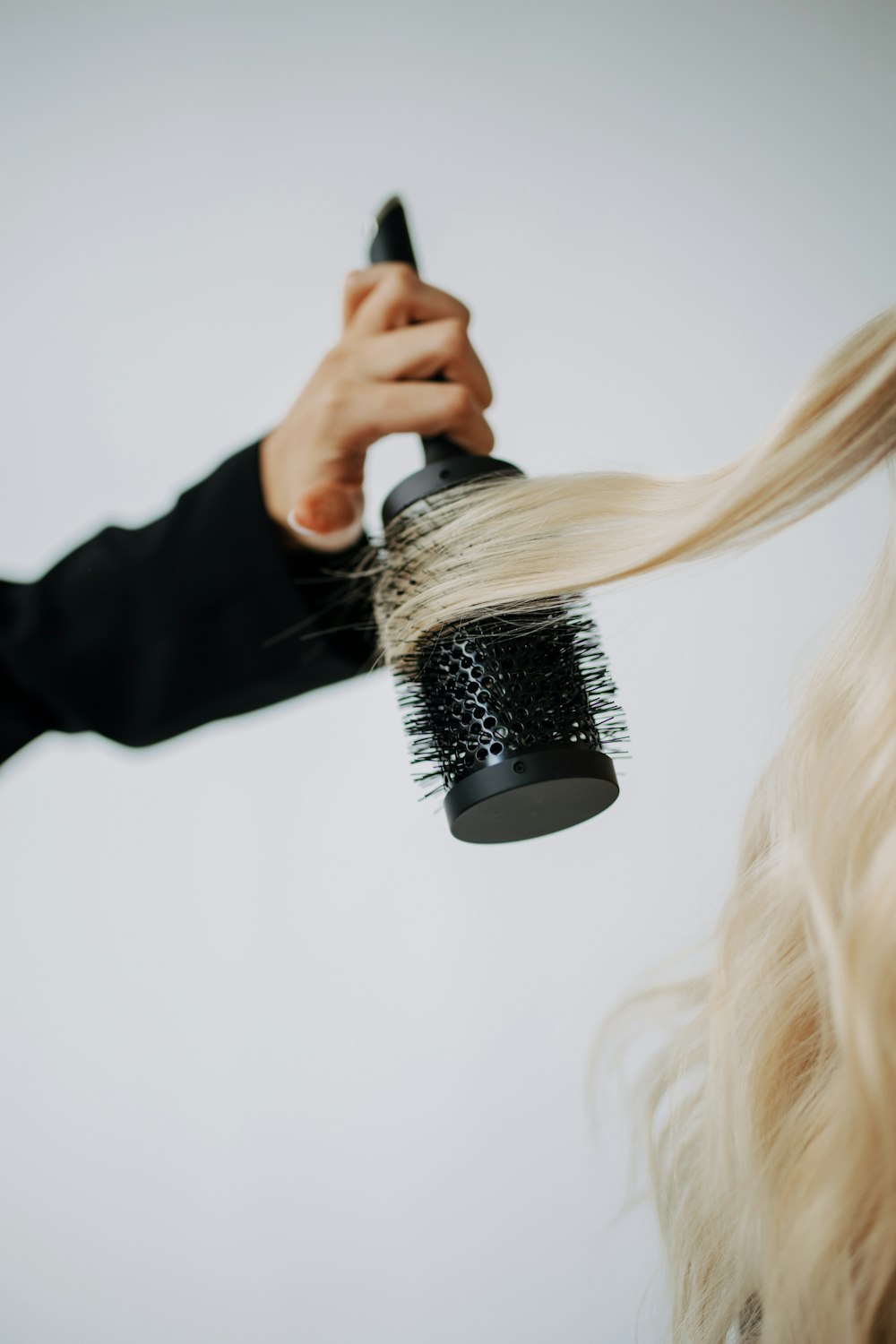 Blow-dries and finishes